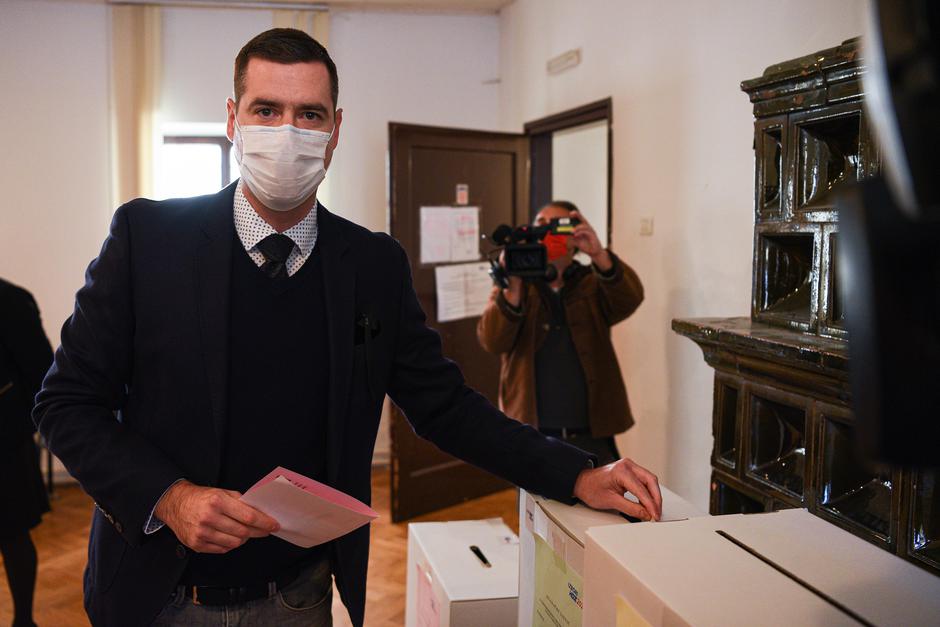 Zagreb: Mislav Herman glasovao je na unutarstranačkim izborima za GO HDZ-a