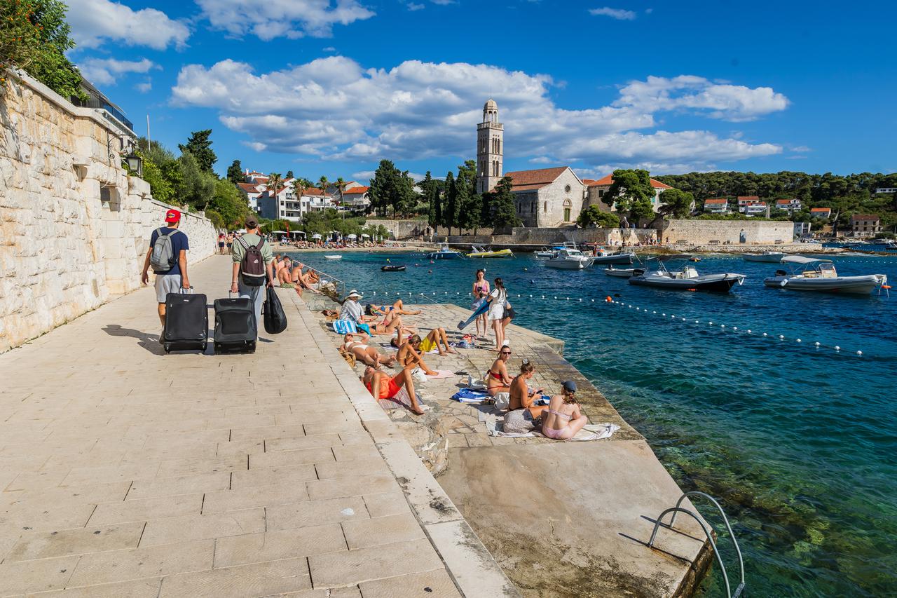 Ljetno poslijepodne u gradu Hvaru