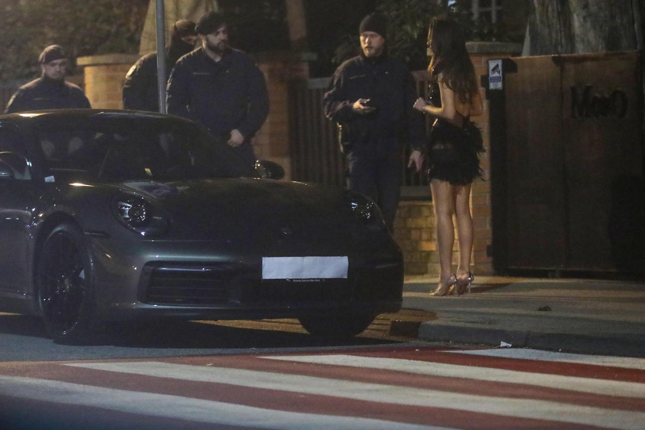 Bivša misica Barbara Ljiljak za poklon je dobila Porsche, koji je bio nepropisno parkiran i imao je prekrivene tablice, što je privuklo pozornost policije