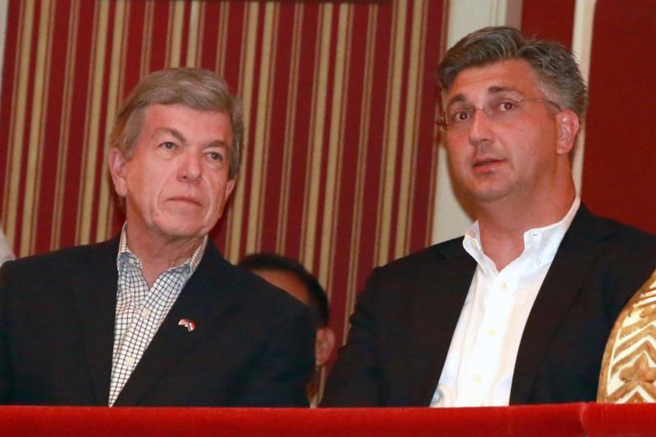 Andrej Plenković na praizvedbi predstave 'Derviš i smrt'