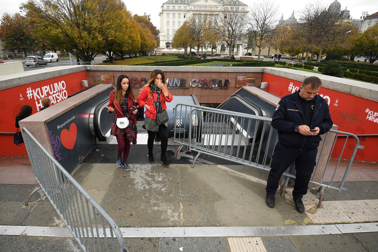 Zagreb: Jedan trak pokretnih stepenica u Importanne centru vraćen u promet