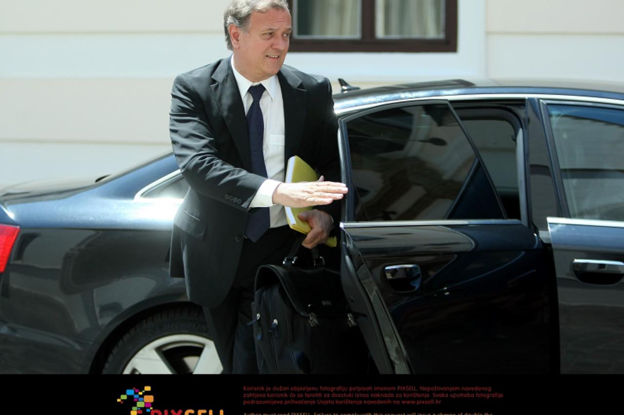 '16.06.2011., Trg svetog Marka 2, Vlada RH, Zagreb - Dolazak ministara u Banske dvore na 134. sjednicu Vlade Republike Hrvatske.  Drazen Bosnjakovic. Photo: Sanjin Strukic/PIXSELL'