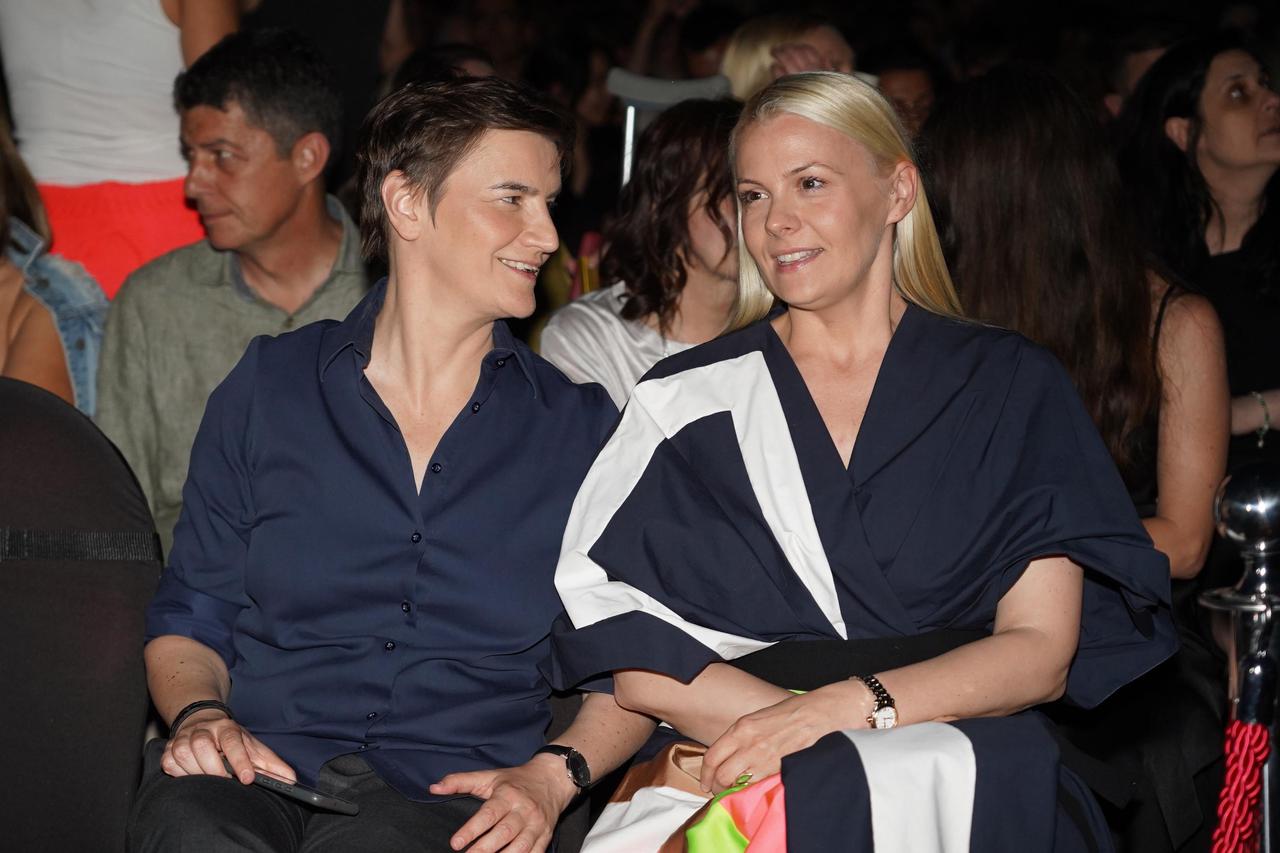 Beograd: Predsjednica Narodne Skupštine Republike Srbije Ana Brnabić s partnericom Milicom na koncertu Nica Cavea