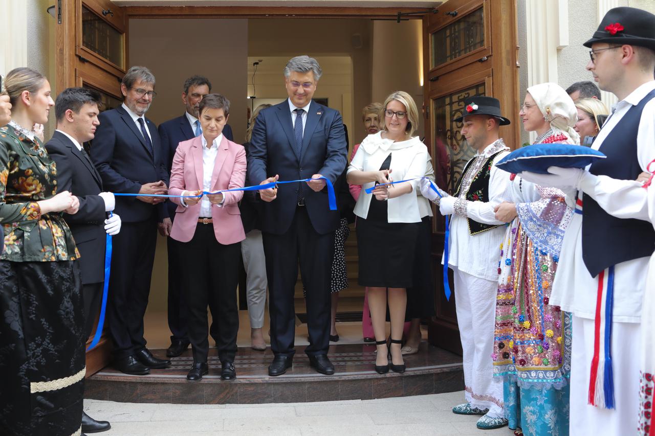 Subotica: Premijer Plenković u nazočnosti srbijanske kolegice Ane Brnabić otvorio novo sjedište hrvatske manjine u Srbiji