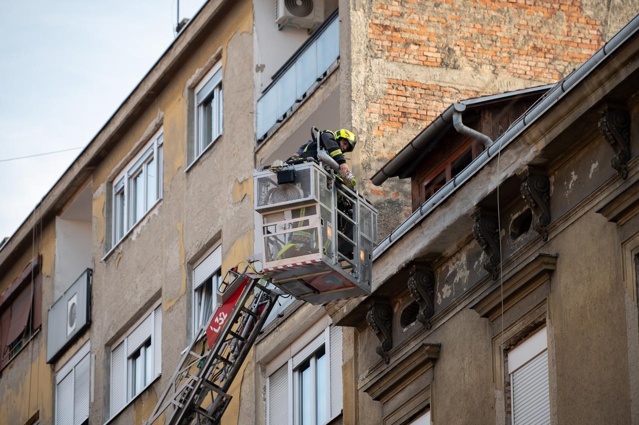 Zagreb: Požar na zgradi u Palmotićevoj ulici