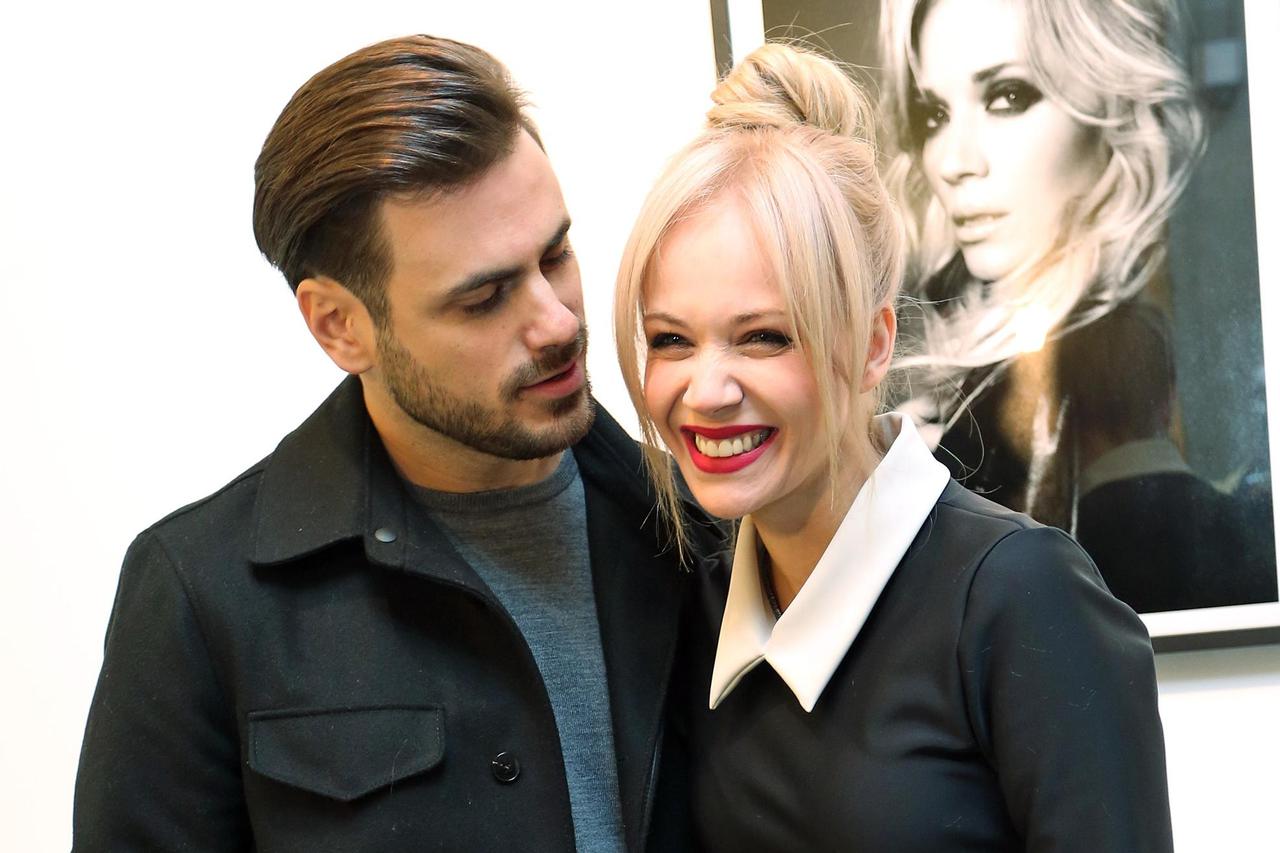 26.11.2015. Zagreb - Galerija Kranjcar, izlozba fotografa Ivana Pavlisa. Jelena Rozga i Stjepan Hauser u posjeti izlozbi. Photo: Goran Jakus/PIXSELL