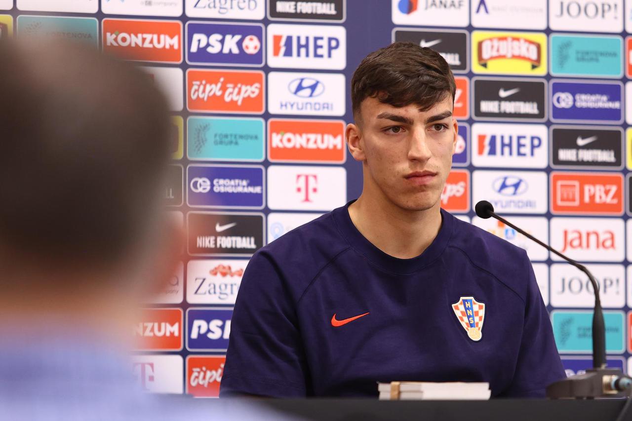 Podstrana: Josip Juranović i Petar Musa odgovarali na pitanja novinara uoči utakmice s Walesom