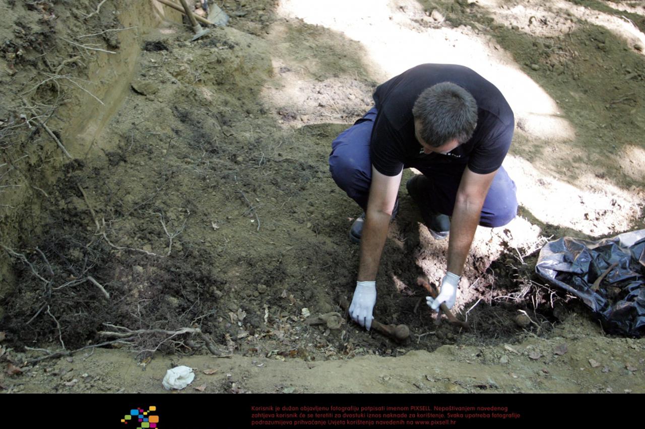 grobnica,ekshumacija