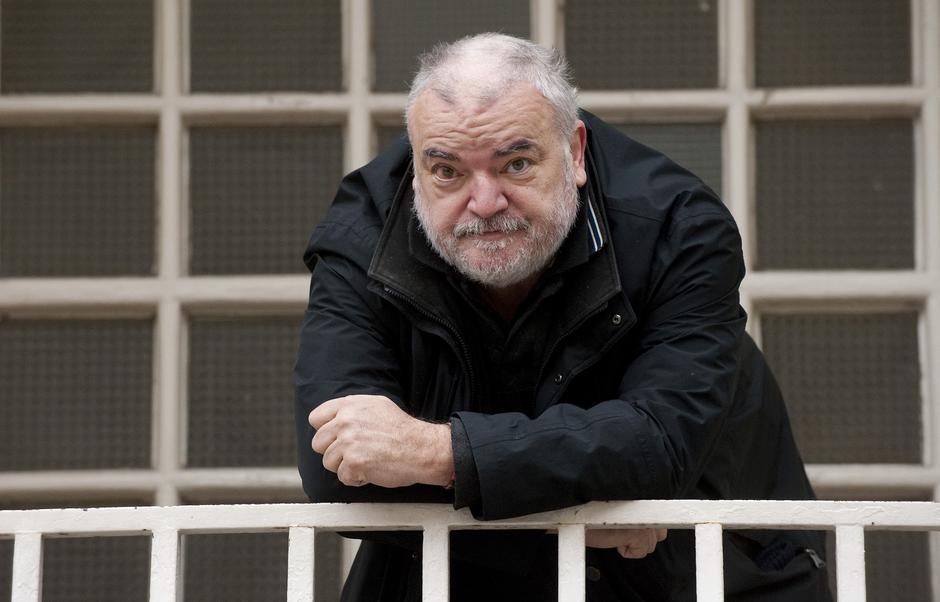 Zagreb: Glumac Željko Vukmirica ispred II Gimnazije