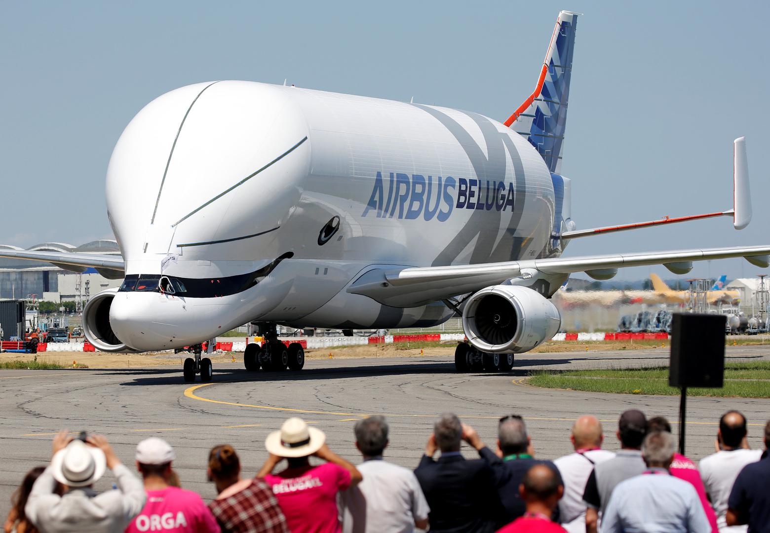 Ovaj super transporter je jedan od najvećih zrakoplova koji postoji, šest metara dulji i jedan metar širi od svog prethodnika.