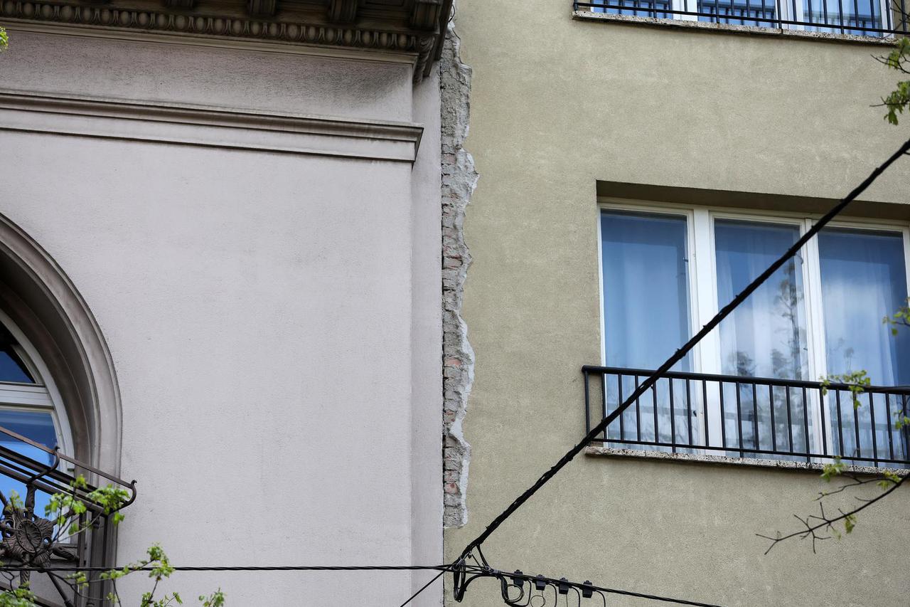 Zagreb: Sa zgrade na "zelenom valu" odlomio se dio fasade i pao na nogostup