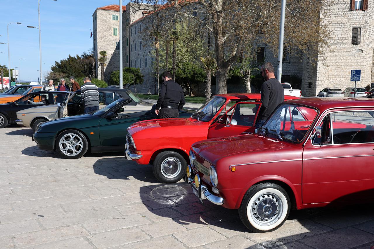 Šibenik: Uskršnji Oldtimer Promo Tour na šibenskoj rivi 