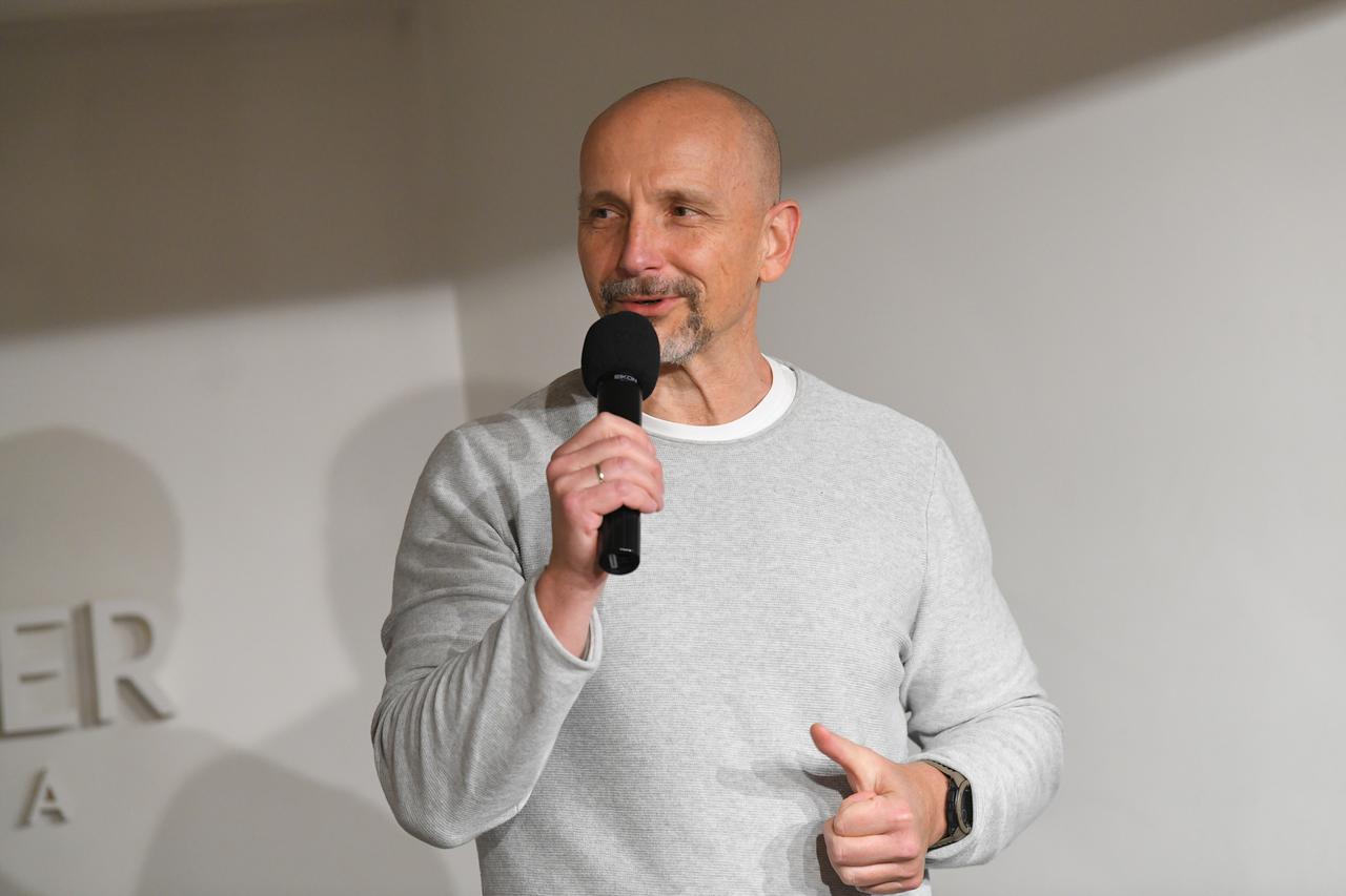Beograd: Aleksandar Stanković  predstavio je svoju novu knjigu "F 32" u Knjižari Delfi SKC