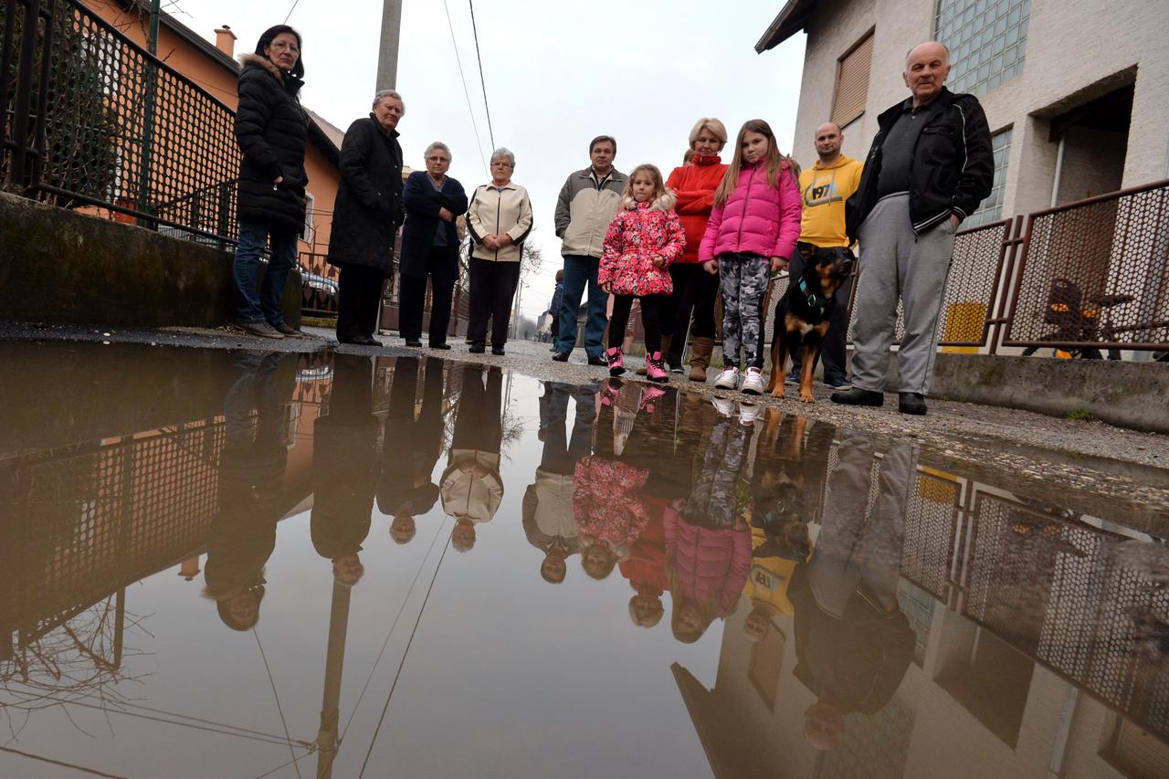29.02.2016., Donadijeva ulica, Zagreb - Ulica u Spanskom koja nema ni kanalizaciju ni vodu i poplavi nakon svake oborine.  Photo: Marko Lukunic/PIXSELL