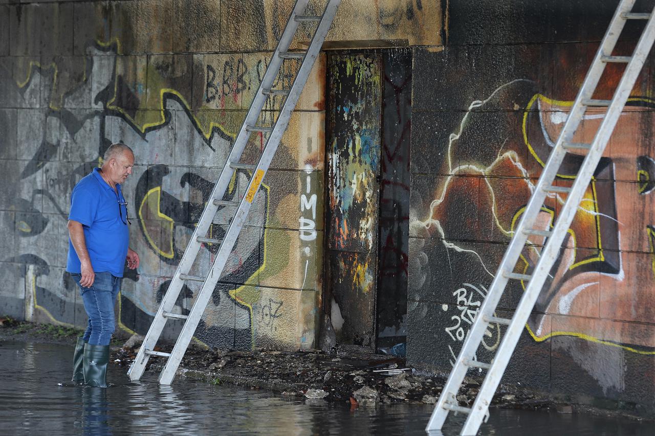 Zagreb: Poplava ispod Mosta slobode zbog puknute cijevi na mostu