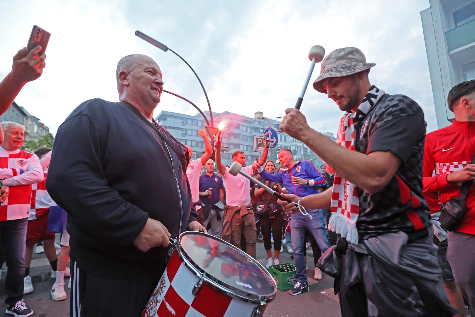 Duga je 107 i široka 12,5 metara