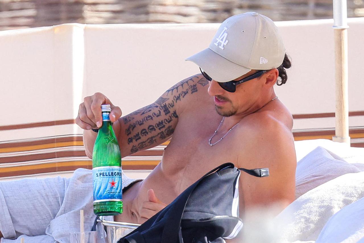 Zlatan Ibrahimović opušta se na plaži u Saint-Tropezu sa svojom djecom