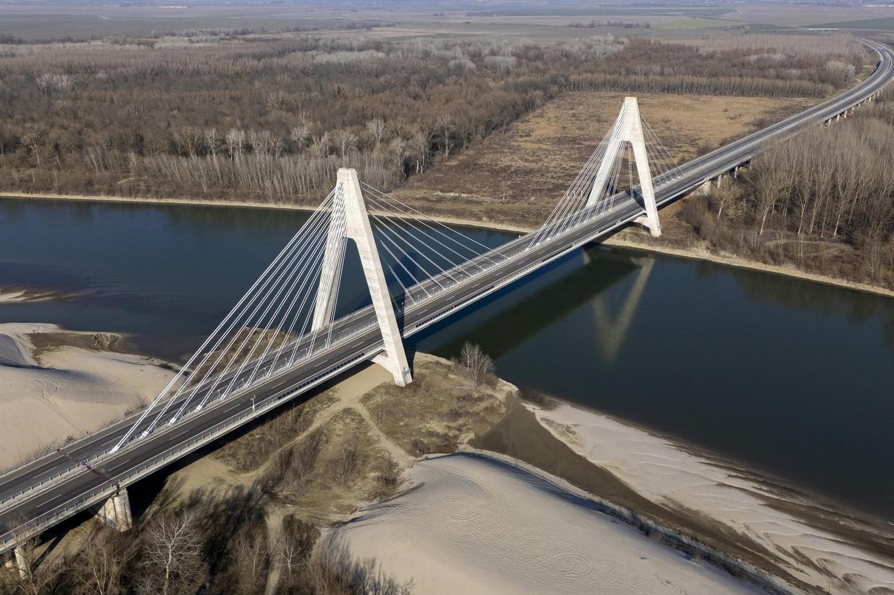Punom parom se gradi posljednja dionica Koridora 5c, uskoro će put od Osijeka do Budimpešte trajati dva sata