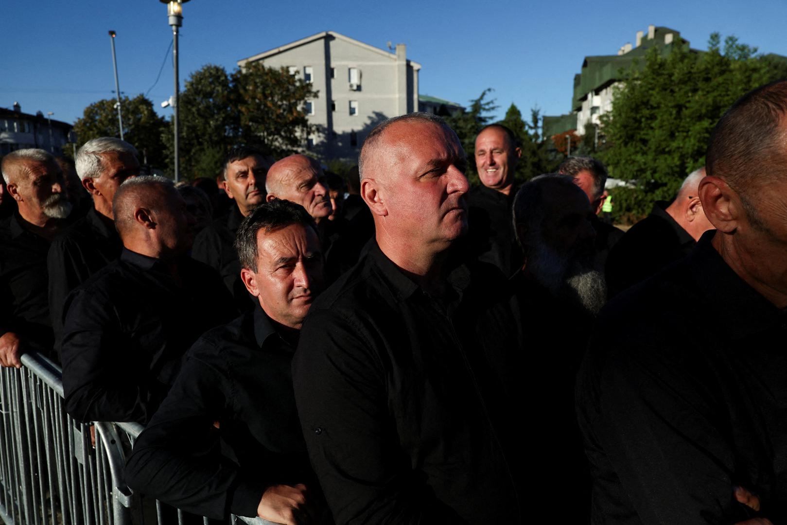 Nakon ispraćaja u crkvi, Mladić će biti pokopan na Topčiderskom groblju uz najviše vojne počasti.