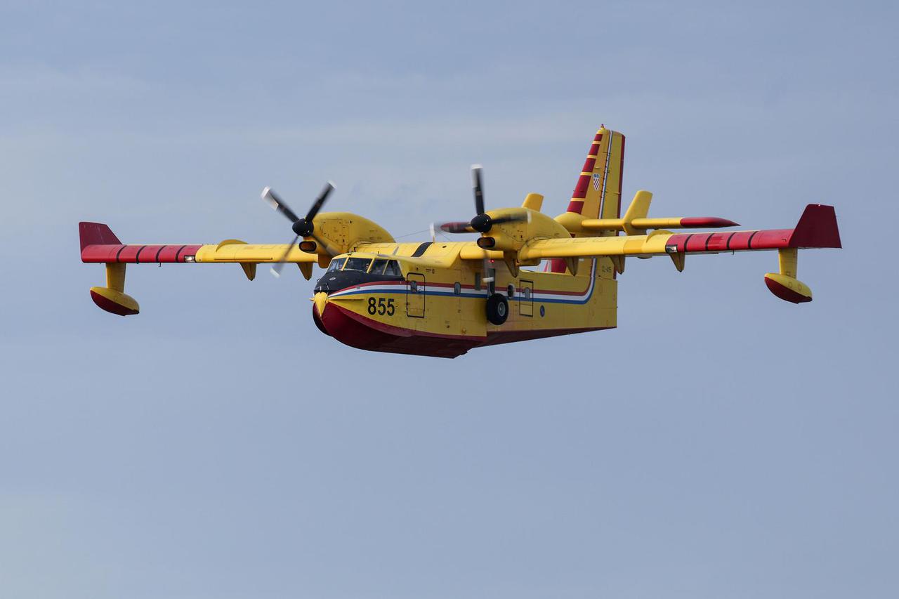Zagreb: Prelet helikoptera i zrakoplova  tijekom svečanog obilježavanja 30. obljetnice VRO Oluja