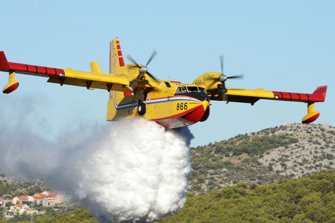 kanaderi, požar, šibenik (1)