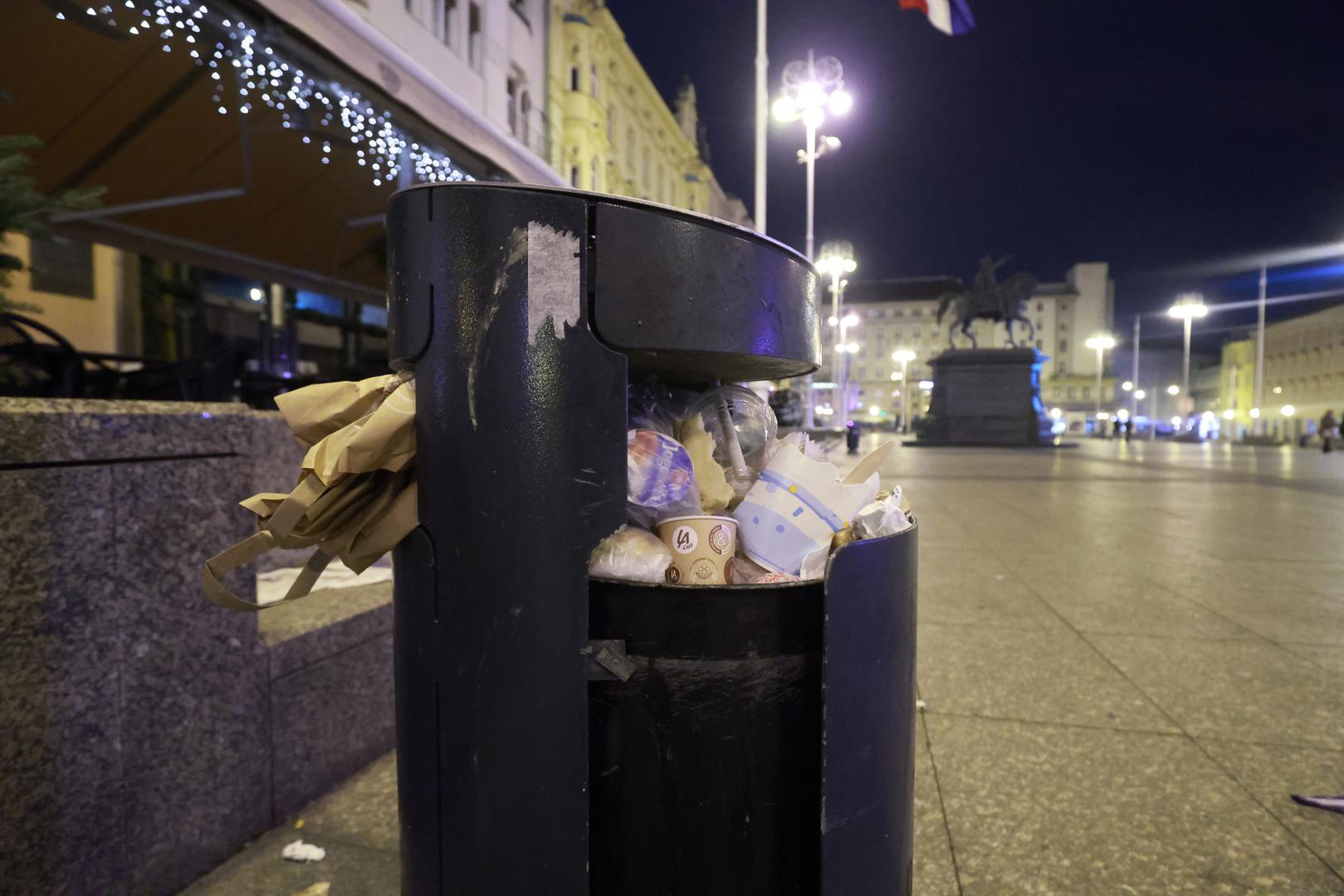 25.01.2023.,Zagreb - Centar grada  prepun je smeca. Radnici Cistoce zasad nisu izasli na teren Photo: Sanjin Strukic/PIXSELL