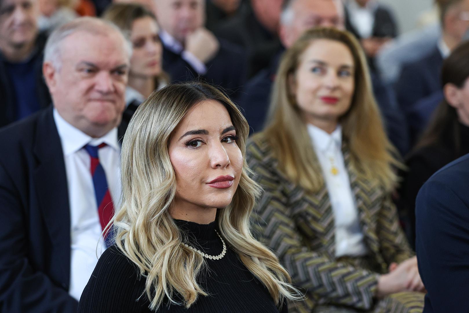 Naime, tijekom prijenosa uživo, dok je Valentina obavljala svoj posao u studiju smještenom uz teren, dio pojedinaca s tribina iza njezinih leđa počeo je dobacivati gnjusne, seksističke uvrede usmjerene direktno prema voditeljici.