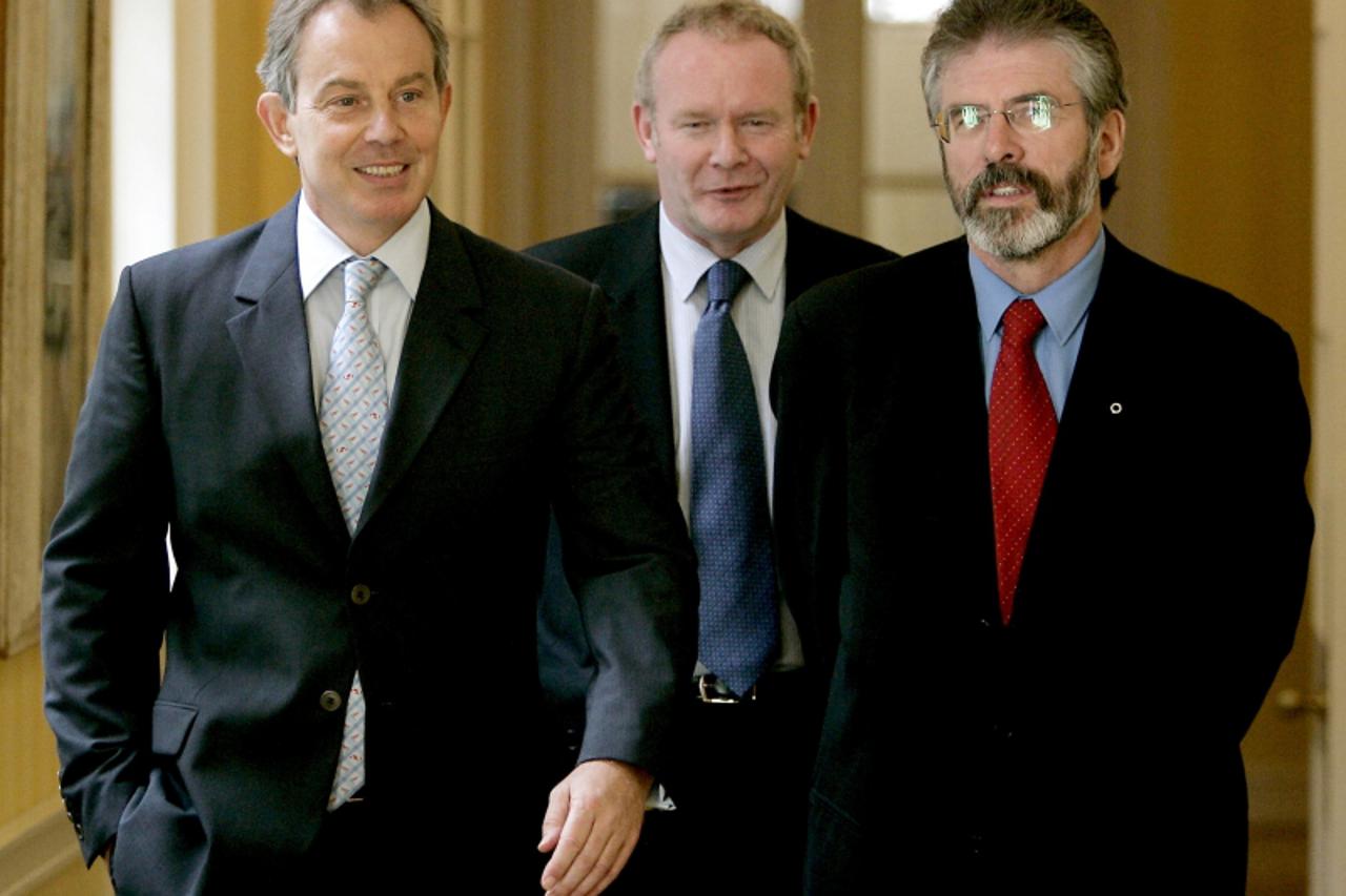 'Britain\'s Prime Minister Tony Blair (L) walks inside 10 Downing Street with leader of Northern Ireland\'s Sinn Fein party Gerry Adams (R) and Sinn Fein Chief Negotiator Martin McGuinness (C) before 