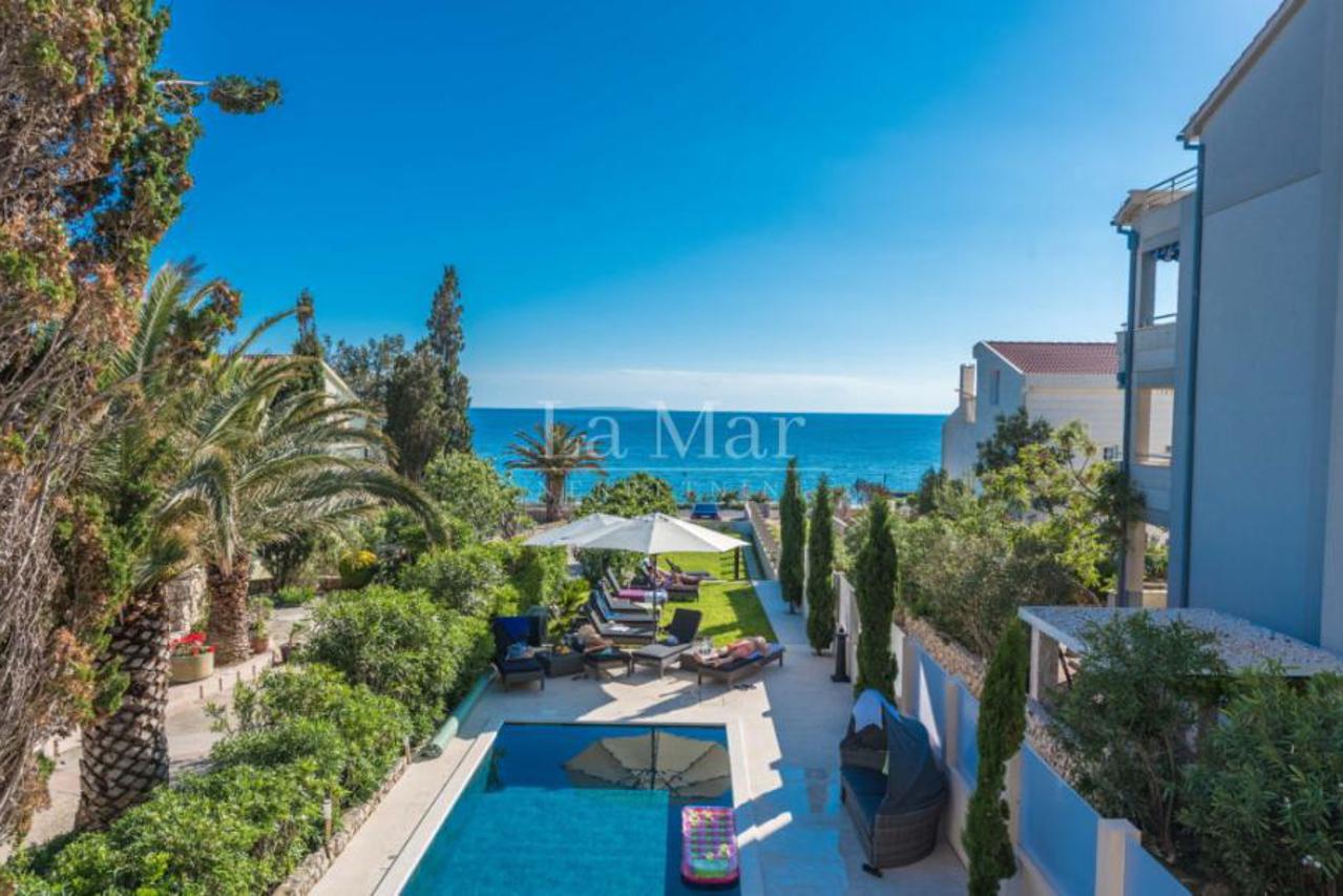 FILE PHOTO: Ukrainian servicemen attend training to use drones in Zaporizhzhia region