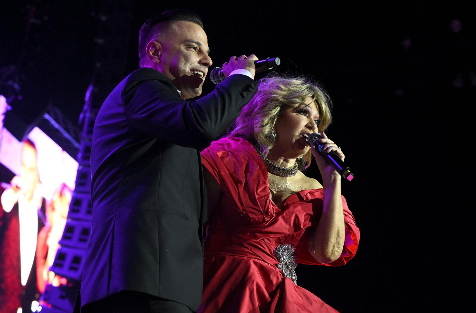 Na pozornici su joj se pridružili i kolege glazbenici. S Ivanom Zakom otpjevala je omiljeni duet "Tetovaža", koji je publika dočekala s oduševljenjem.