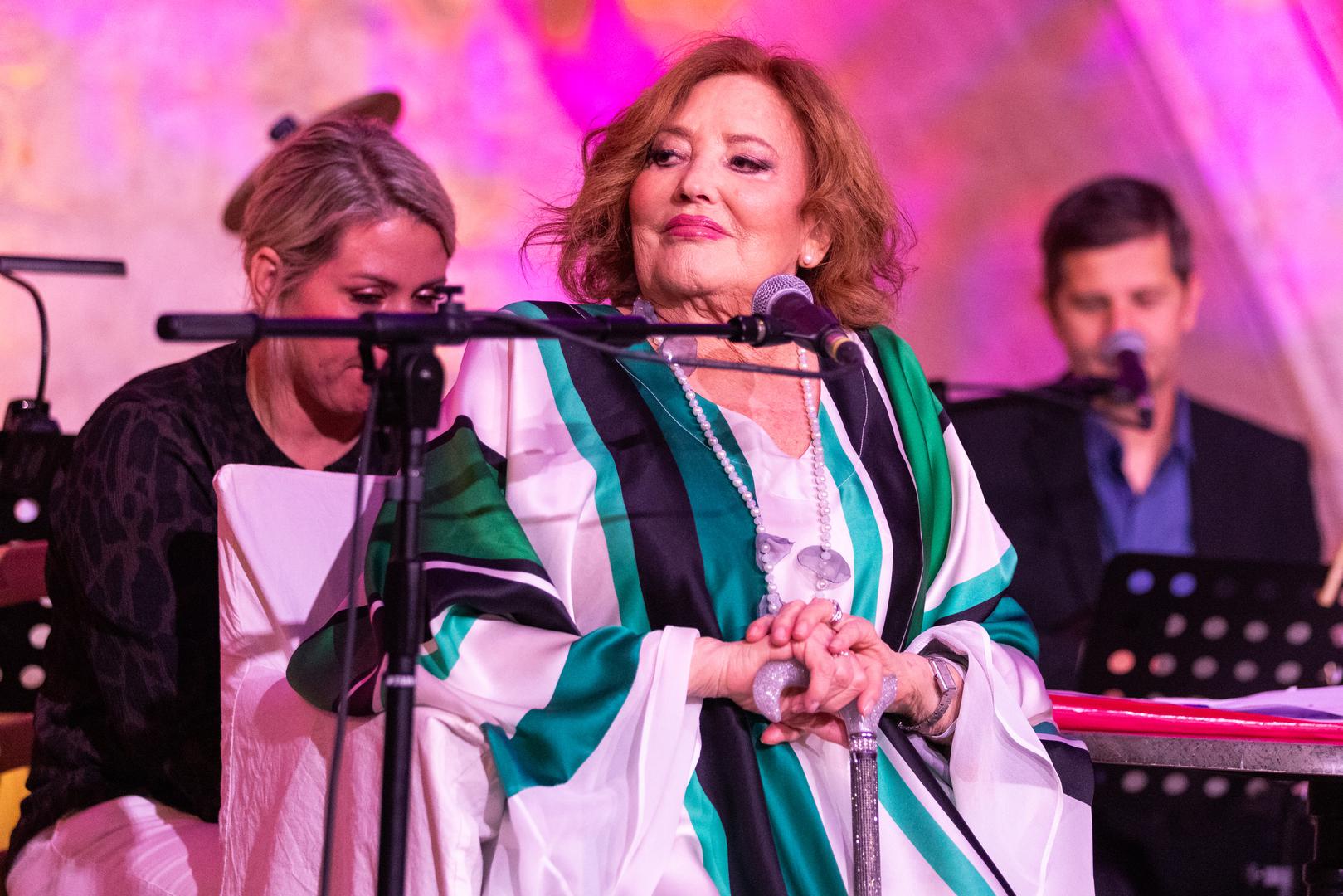 Legendarna glazbena diva Tereza Kesovija u nedjelju navečer održala je drugi koncert u Kneževom dvoru kojim se oprostila od publike u svom rodnom gradu.