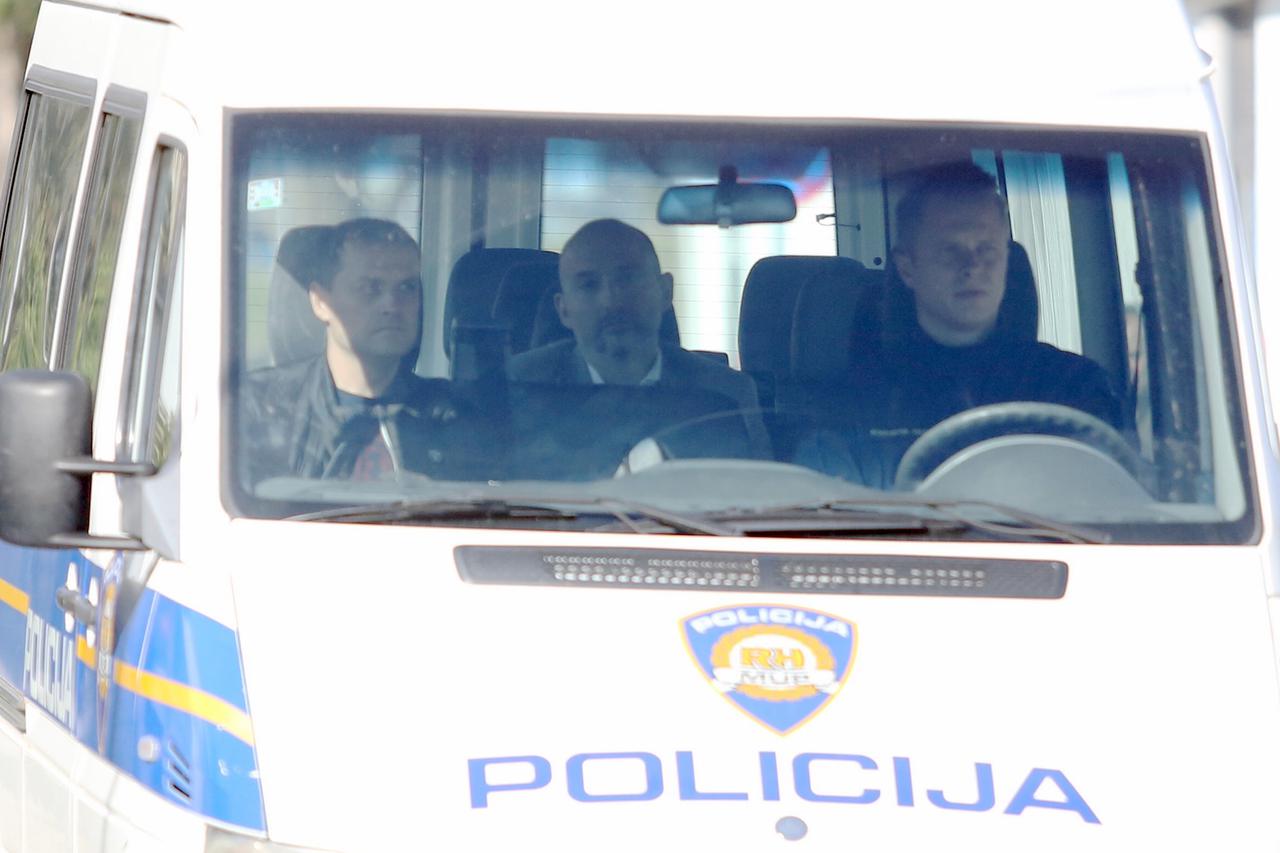 Piruška Canjuga u pratnji policije odlazi iz zgrade DORH-a