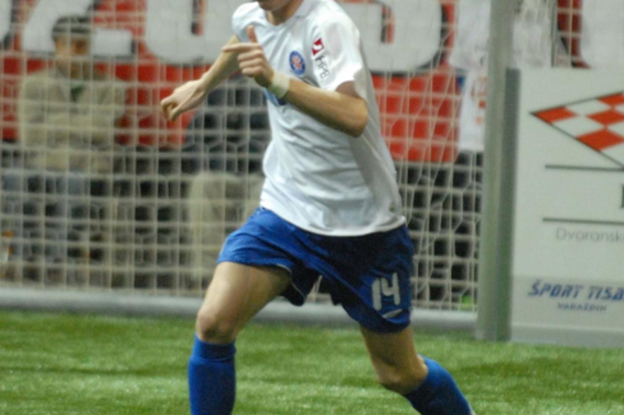 'za sport.....060901.......zadar dvoranko....prvenstvo....hrvatske.....mali.....nogomet....zadar....2009.....hajduk-c.sesvete...tomasov marin Photo: Hrvoje Jelavic/Vecernji list'