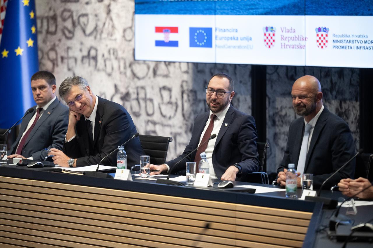 Potpisani ugovori o dodjeli bespovratnih sredstava za projekte modernizacije voznog parka ZET-a