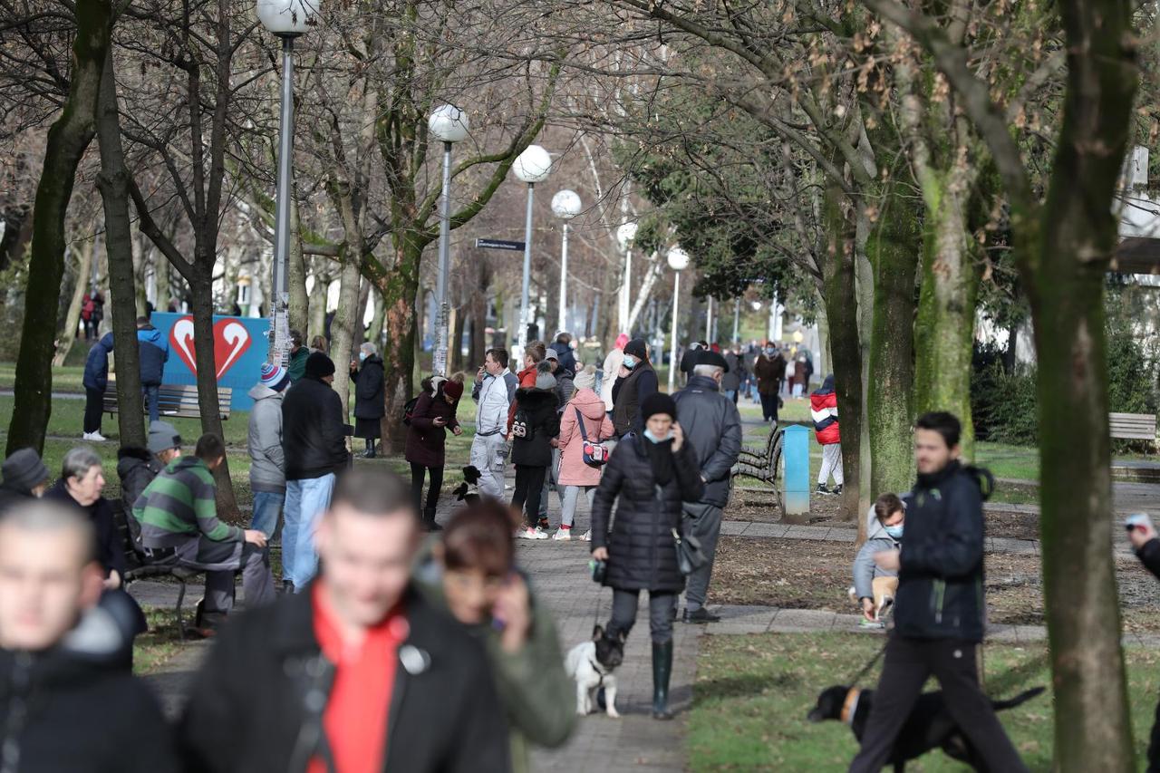 Zagreb: Građani izašli na ulice nakon novog silovitog potresa