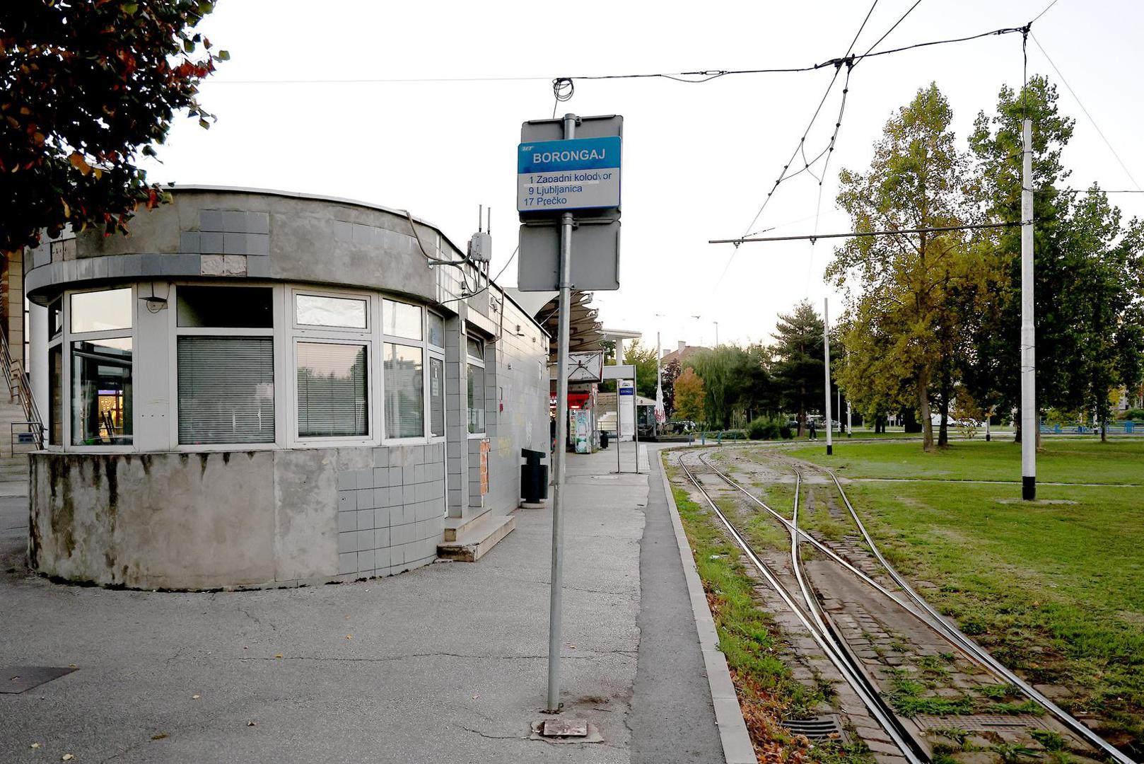 Redovna autobusna linija 228 koja prometuje na relaciji Borongaj-Rebro-Borongaj ponovno je u funkciji, a s prometovanjem kreće odmah, izvijestio je u utorak prijepodne Grad Zagreb. "Linija s prometovanjem kreće odmah kako bi se omogućio prijevoz pacijentima i zdravstvenom osoblju do KBC-a Zagreb te pridonijelo osiguravanju zdravstvene skrbi i zaštiti zdravlja građana", istaknula je glasnogovornica Grada Zagreba Dinka Živalj.

