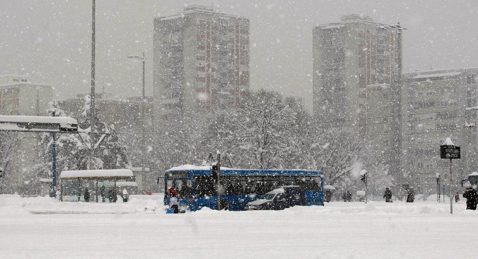 Zagreb: Zbog snijega u gradu otežan je promet