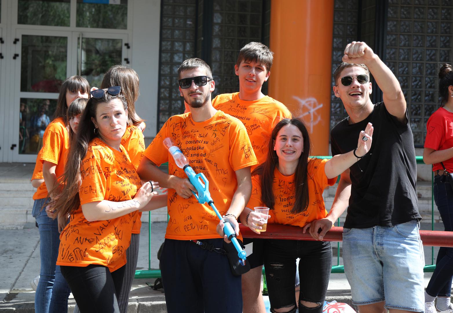 25.05.2022., Sibenik - Oprostaj maturanata od srednje skole obiljezava se ispred sibenskih srednjih skola od jutarnjih sati. Norijada u Sibeniku protice veselo. Photo: Dusko Jaramaz/PIXSELL