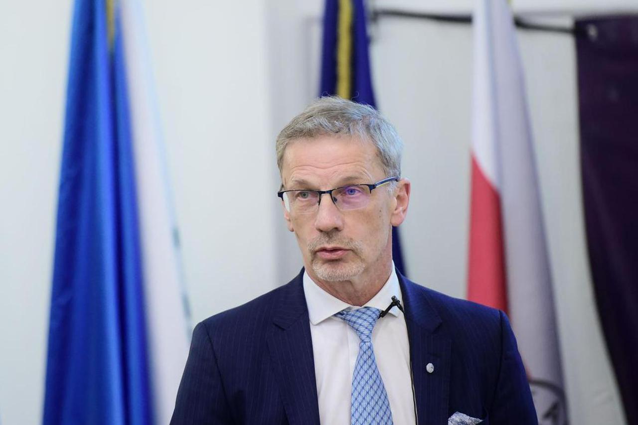 Zagreb:  Panel "90 dana s eurom" u organizaciji Hrvatske udruge alumnija