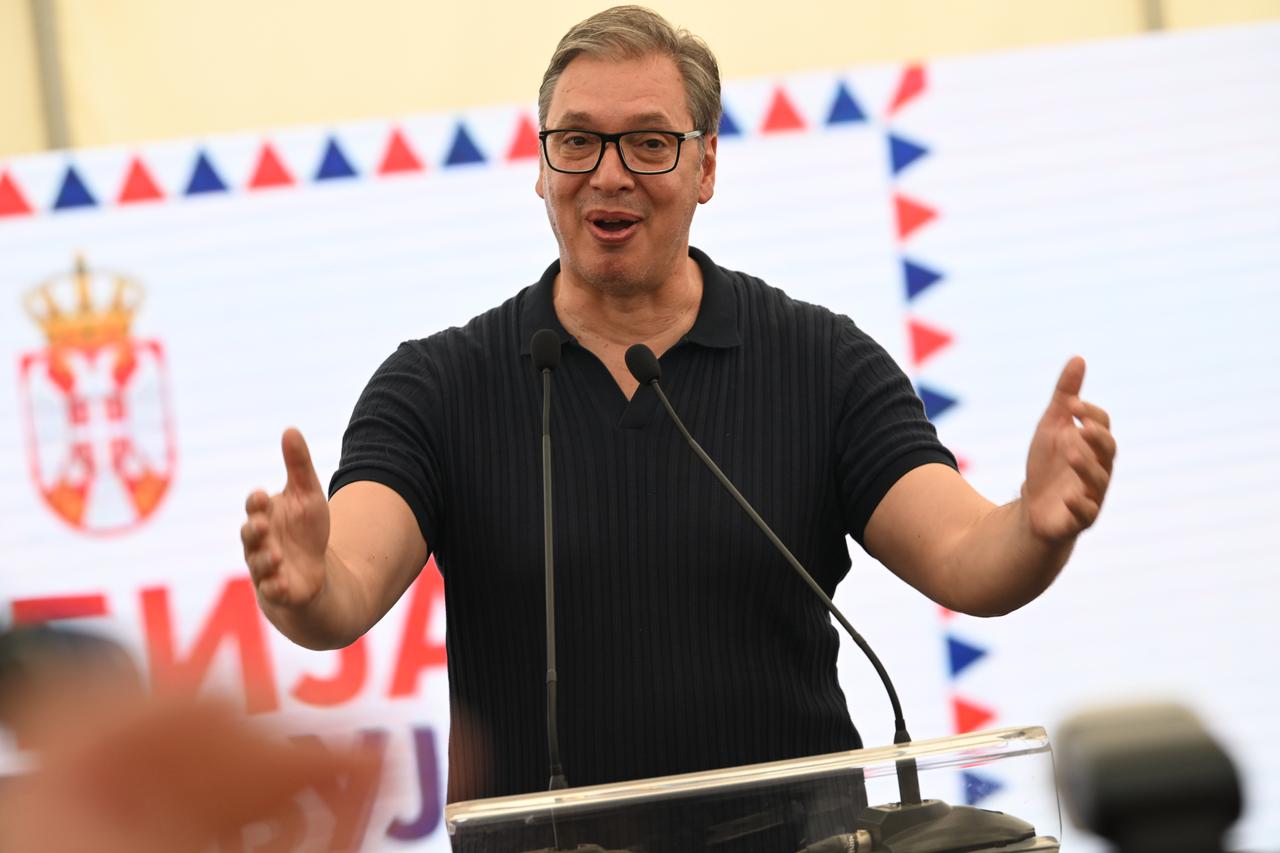 Vučić u sklopu kampanje "Ujedinjena Srbija"  posjetio Banovo Polje