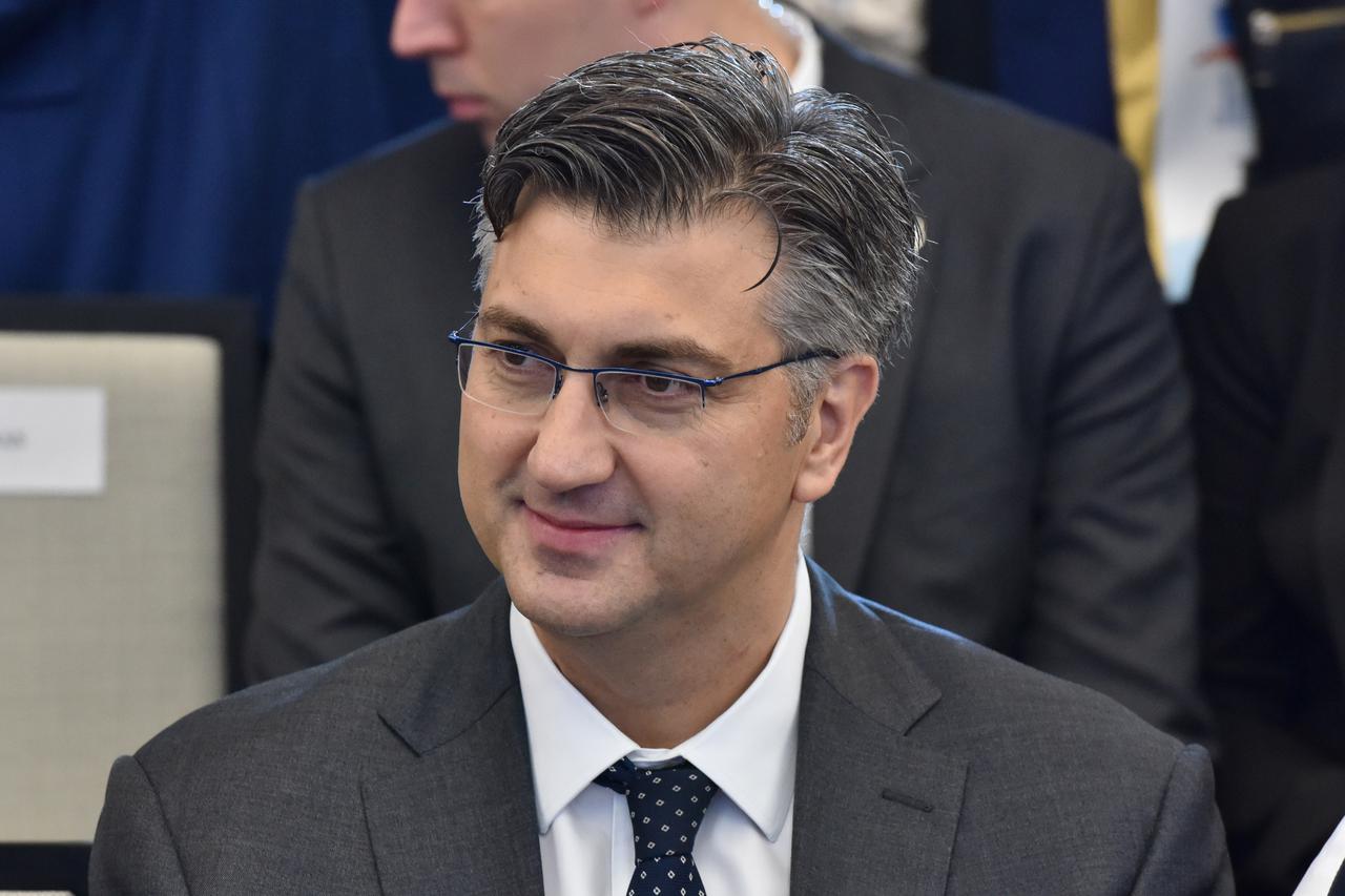 Andrej Plenković s ministrima na konferenciji "Dani regionalnoga razvoja i EU fondova"