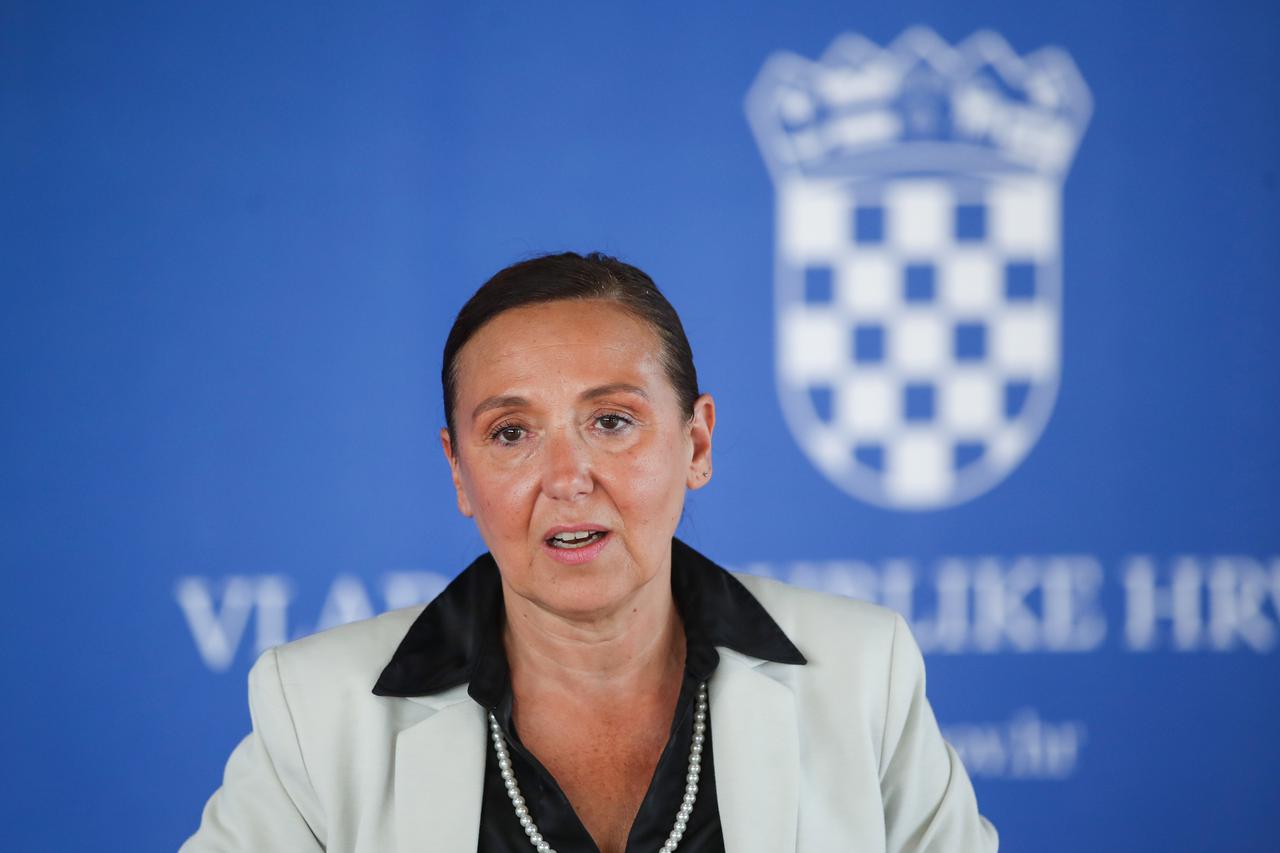 Zagreb: Irena Hrstić dala izjavu za medije nakon sjednice Vlade