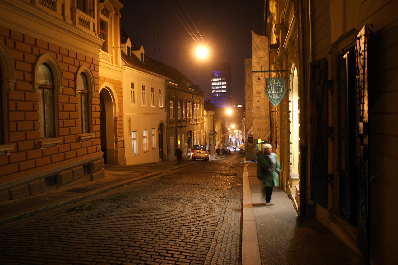 Zagreb: Šetnja starim ulicama i trgovima po no?i svaki put otkriva nove ljepote 