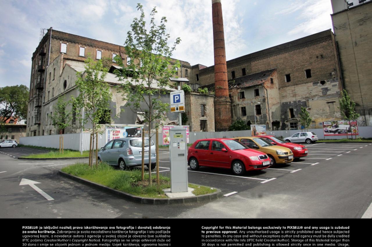 '23.05.2012., Zagreb - Na velikom parkiralistu kod Paromlina u blizini KD Vatroslava Lisinskog pocinje se naplacivati parking, ilustracija.  Photo: Borna Filic/PIXSELL'