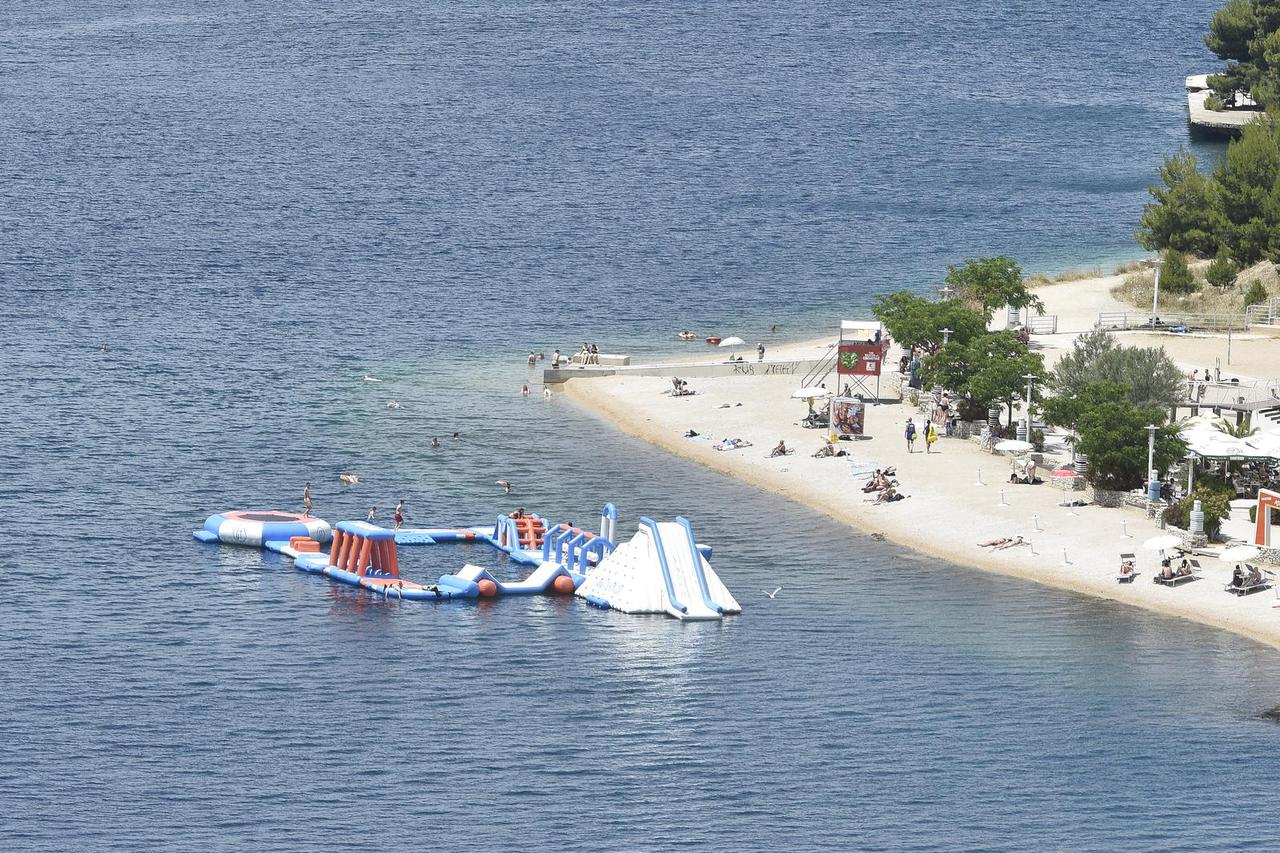 Šibenik: Pogled na gradsku plažu Banj