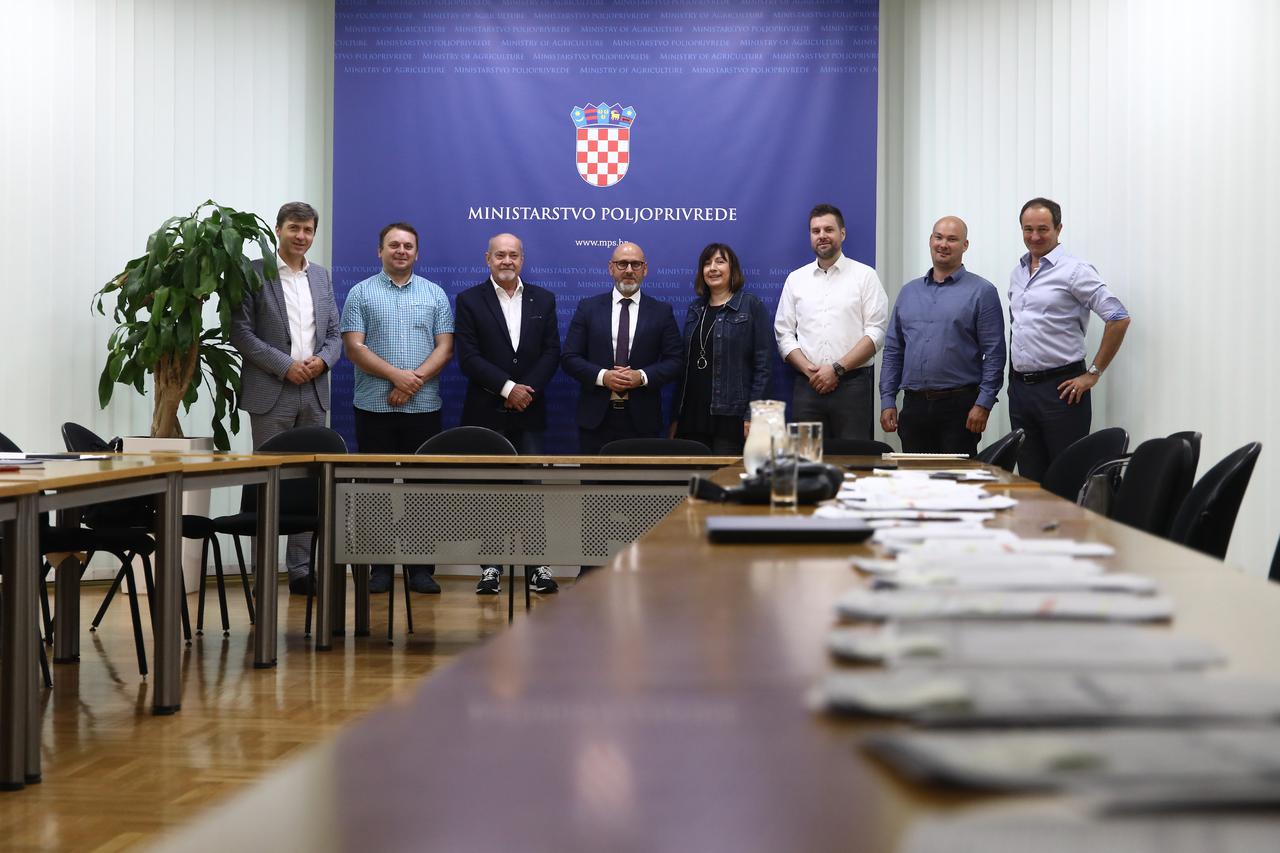 Žiri za nagradu OPG Zlata vrijedan