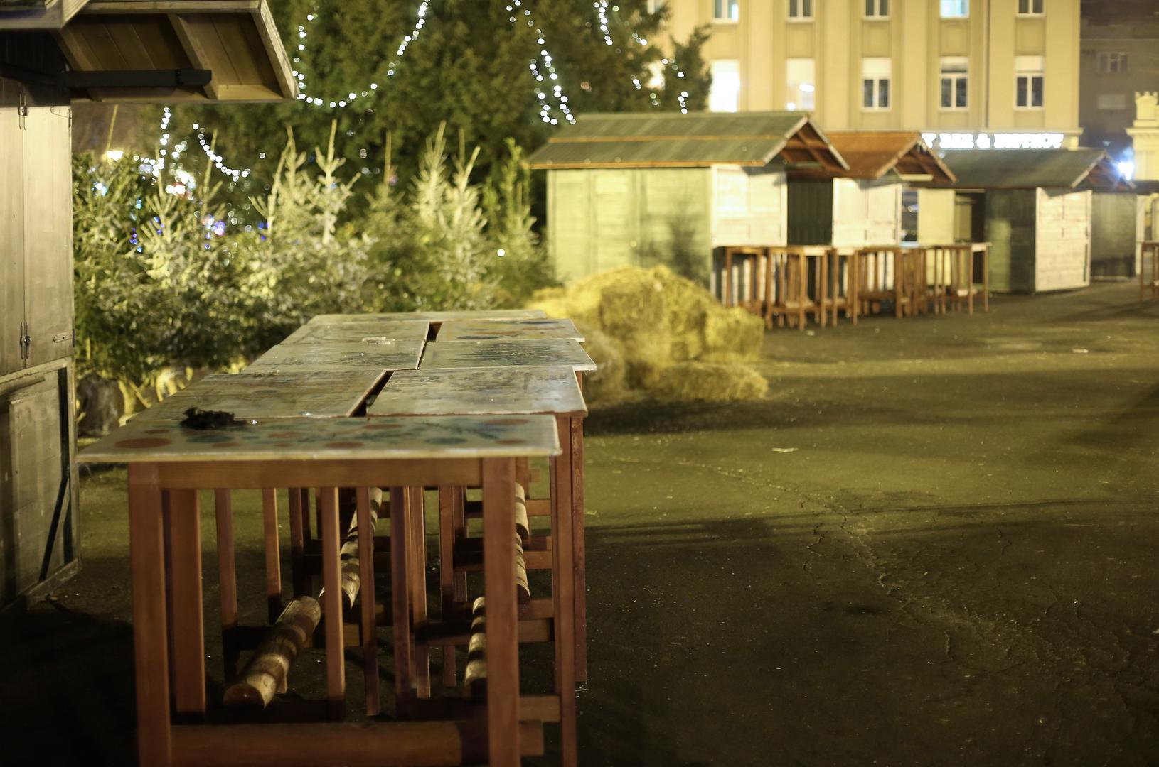 Na Zrinjevcu, u Bogovićevoj i ispred HNK adventski ugođaj je utihnuo dok štandovi još uvijek stoje.