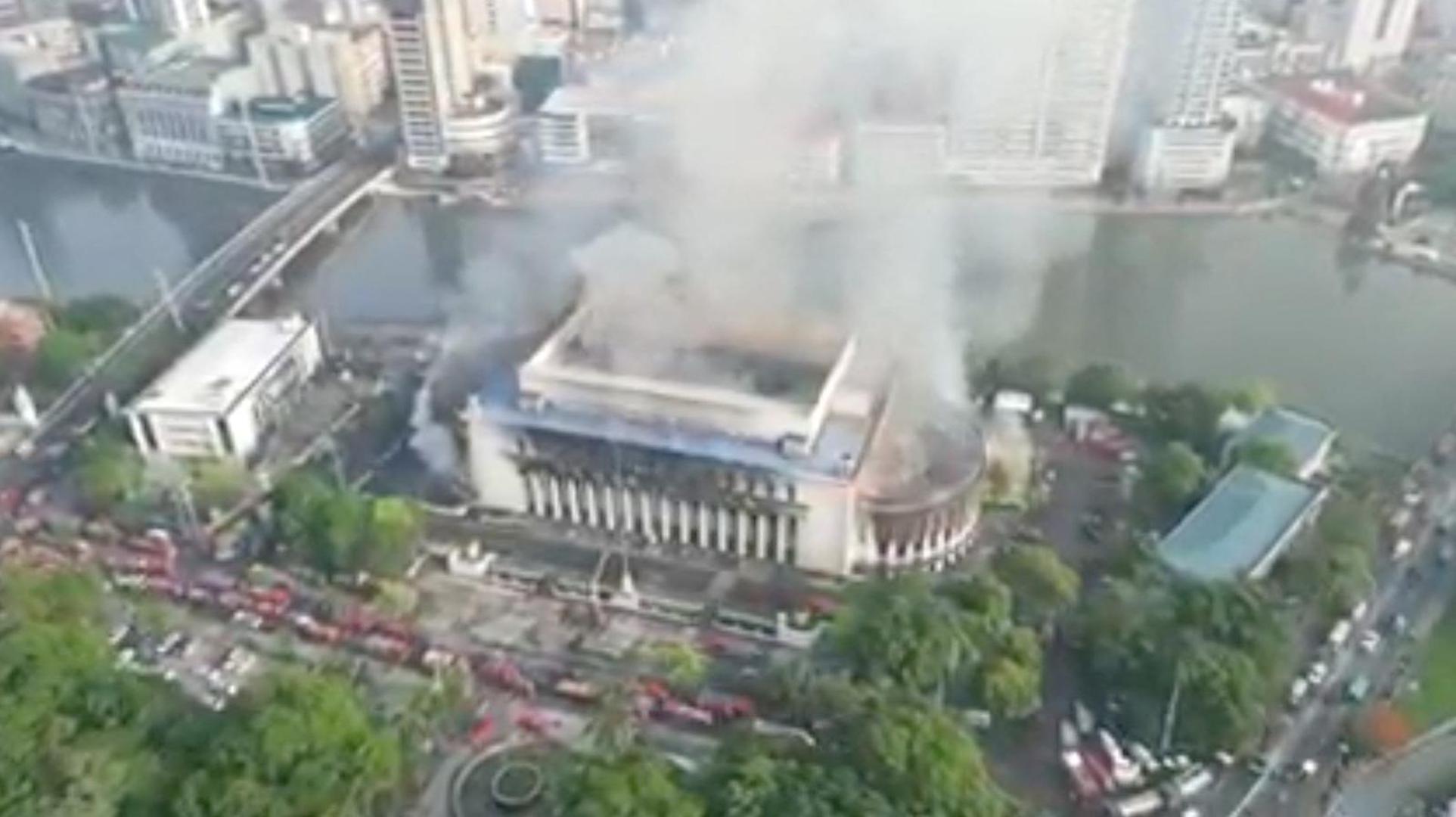 Fire trucks are seen on the scene as a massive fire hits Manila Central Post Office building in Manila, Philippines, May 22, 2023 in this screengrab taken from a handout video. AJ Acosta ? Manila Public Information Office/Handout via REUTERS    THIS IMAGE HAS BEEN SUPPLIED BY A THIRD PARTY. MANDATORY CREDIT. Photo: AJ ACOSTA – MANILA PUBLIC INFO/REUTERS