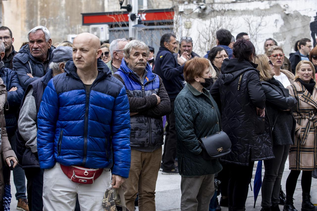 Omiš: Građani prosvjedovali zbog poskupljenja naknade za odvoz otpada