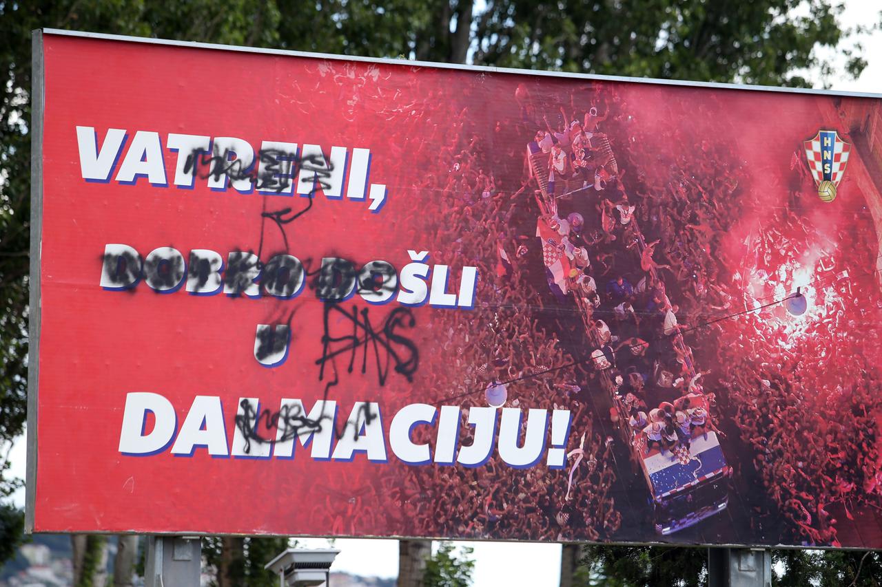 Plakat vatrenima u Omišu